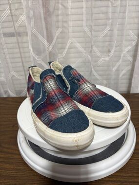 Gypsy Jazz ladies 8 Plaid Slip-On Sneakers in Red & Blue